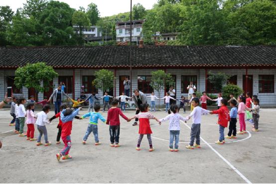 大自然家居助力王平仲改造湘西希望小學